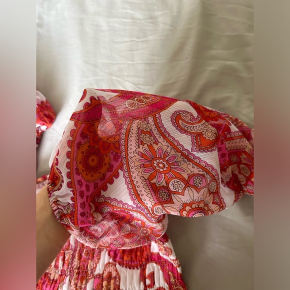 Express Off the Shoulder Paisley Print Dress - Picture 8 of 11